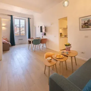 06a3 - Lovely In The Heart Of Old Apartment