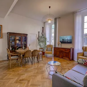 Maison Bianchi - Old Town Flower Market Apartment